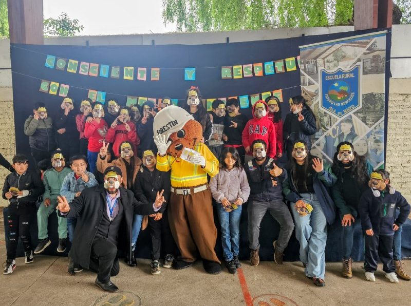 Delegación Presidencial, DEPROV y CONAF refuerzan la prevención de incendios forestales en Isla de Maipo con charla educativa