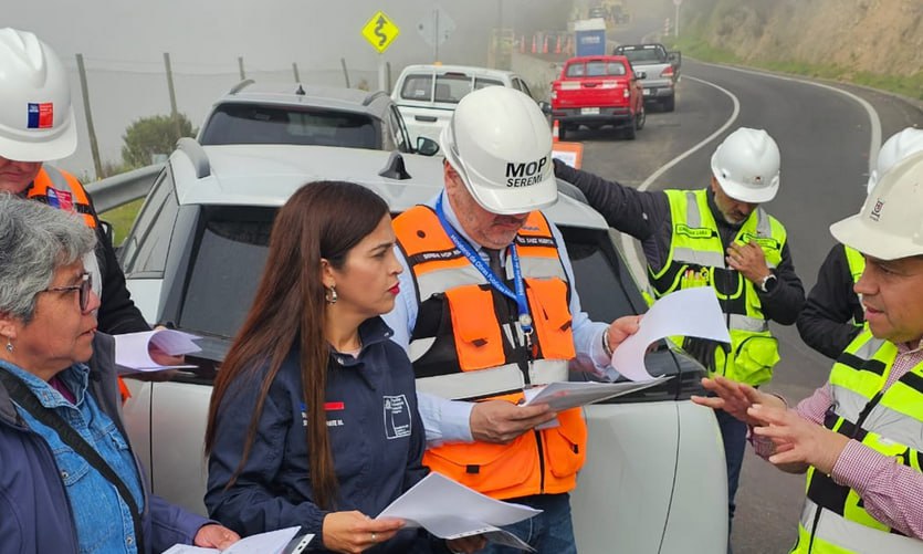 Delegada Provincial de Talagante inspecciona junto al Seremi de Obras Públicas y Vialidad los avances en la Cuesta Pelvin Mallarauco