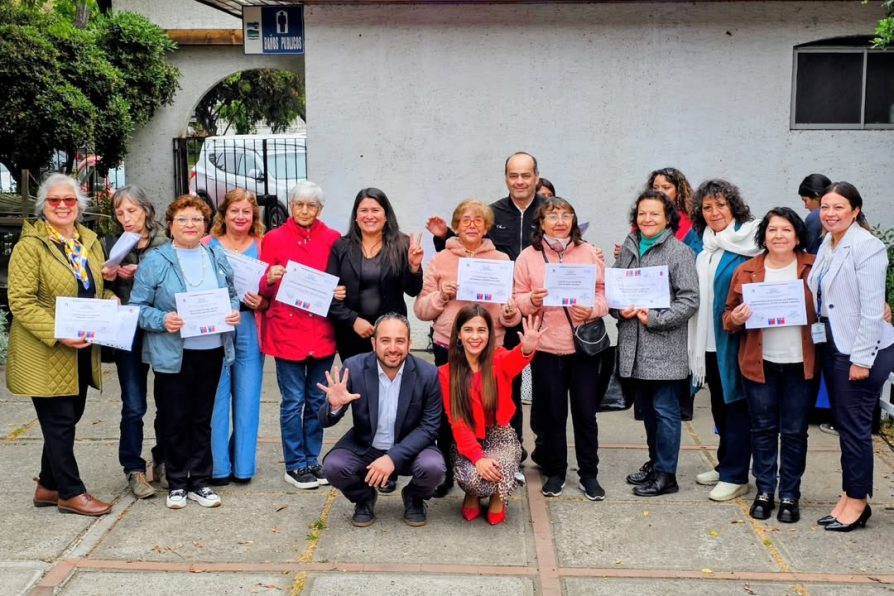 77 clubes de la provincia de Talagante reciben recursos del Fondo Nacional del Adulto Mayor 2025