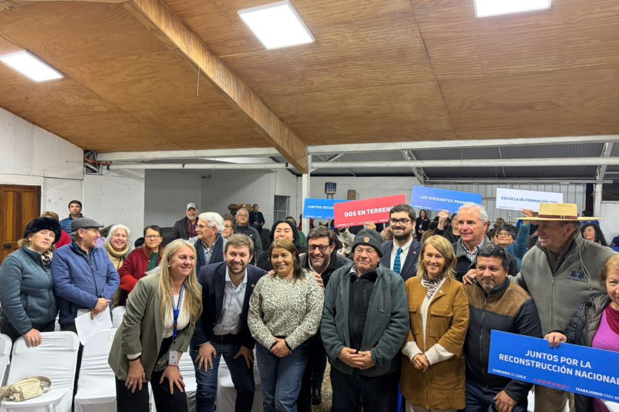 Delegada Presidencial Provincial participa en diálogo ciudadano sobre políticas públicas y beneficios sociales en Isla de Maipo