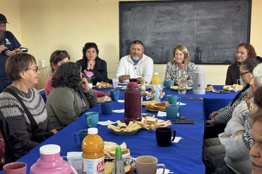 Delegada Presidencial comparte encuentro con adultos mayores de Peñaflor