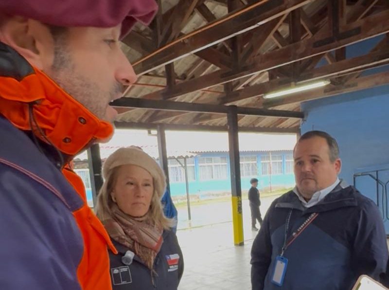 Autoridades recorren establecimientos educacionales afectados por sistema frontal en Isla de Maipo