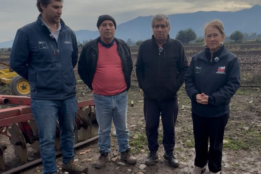 Autoridades visitan a agricultores de El Monte afectados por el sistema frontal
