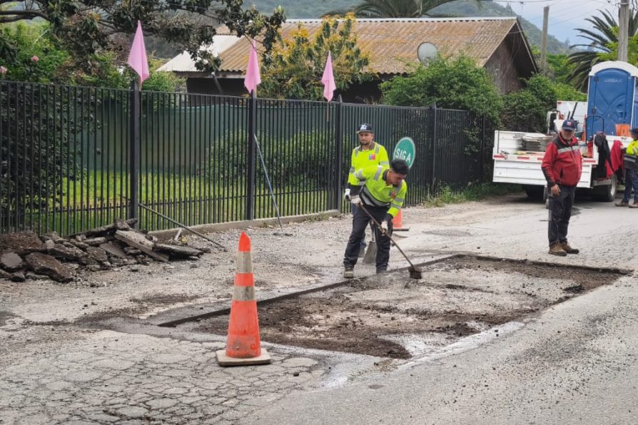 Gestiones permiten concretar trabajos de bacheo en calle Nazario Araos de El Paico